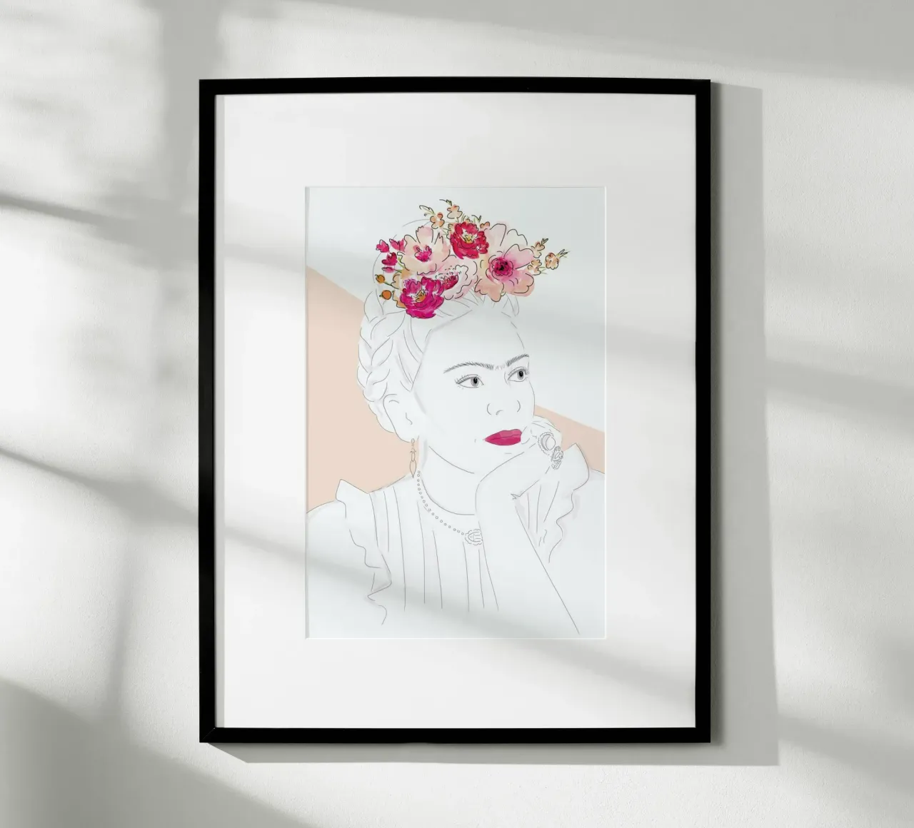 Frida poster con telaio in legno da KRUTH DESIGN