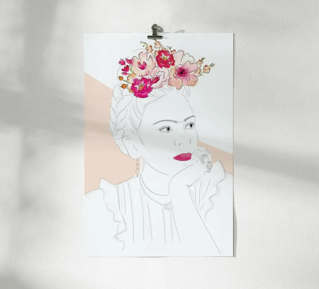 Frida poster con telaio in legno da KRUTH DESIGN