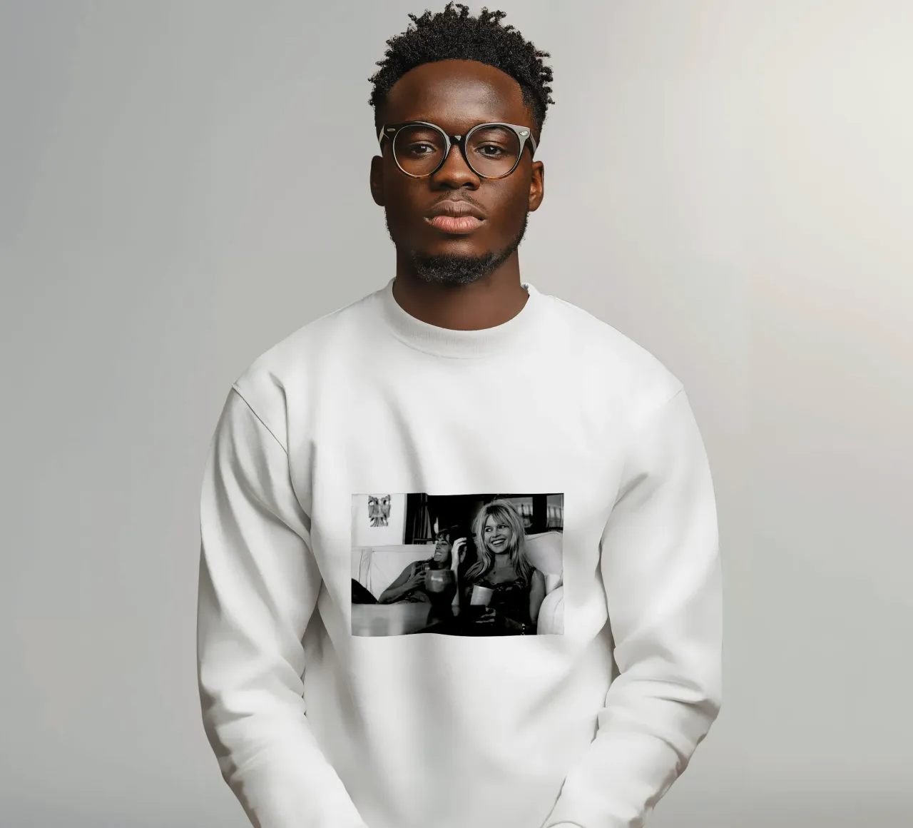 Brigitte Bardot Smiling Sweatshirt von Gallery Print and Art Limited