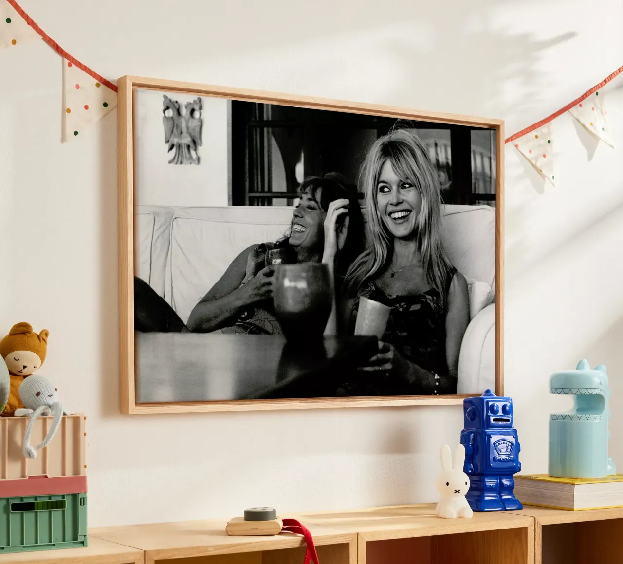 Brigitte Bardot Smiling tela con Cornice a cassetta da Gallery Print and Art Limited