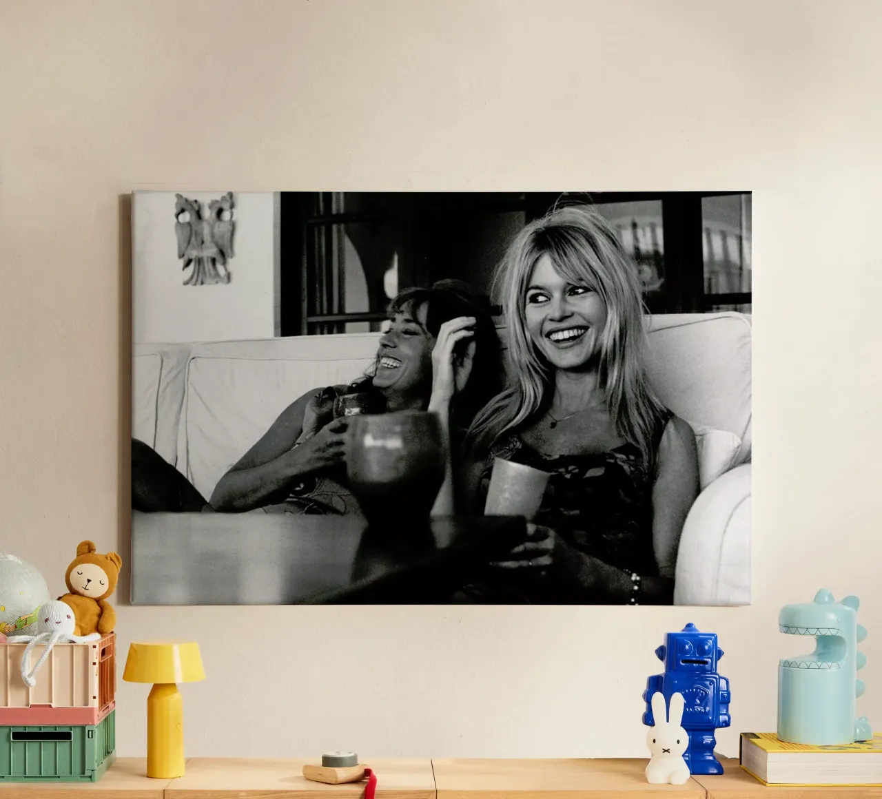 Brigitte Bardot Smiling tela con Cornice a cassetta da Gallery Print and Art Limited