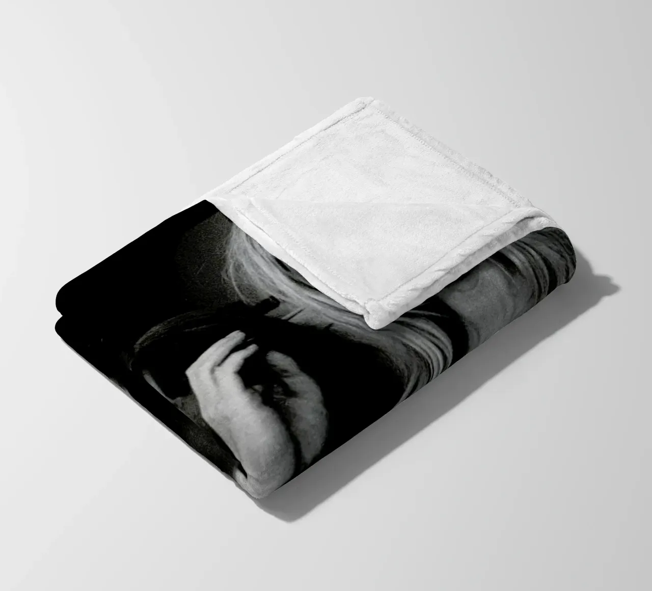 Brigitte Bardot Smiling coperta in pile da Gallery Print and Art Limited