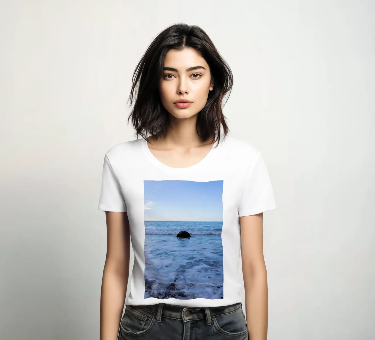 Lost in the Ocean Frauen T-Shirt von Jan Luzar