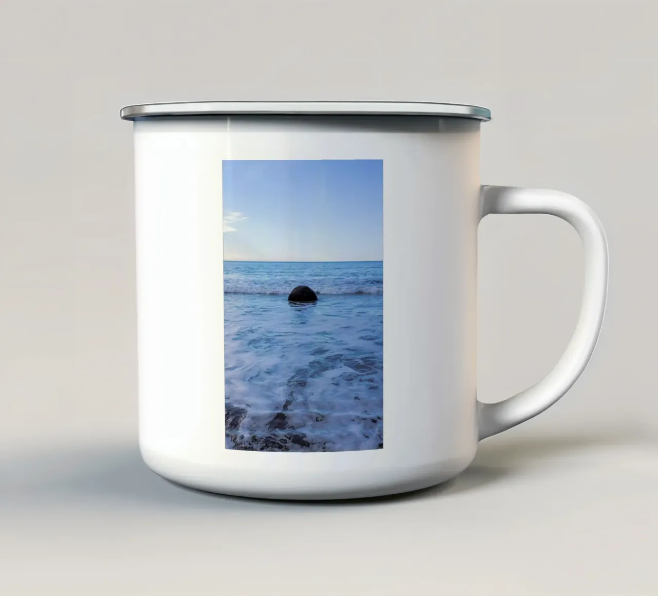 Lost in the Ocean tazza in smalto da Jan Luzar