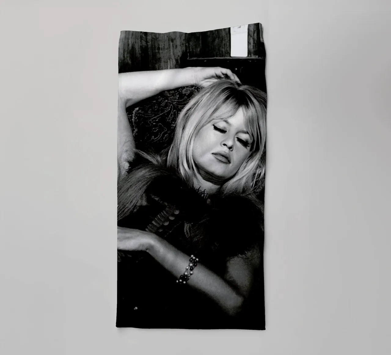 Brigitte Bardot 2 asciugamano da bagno da Gallery Print and Art Limited