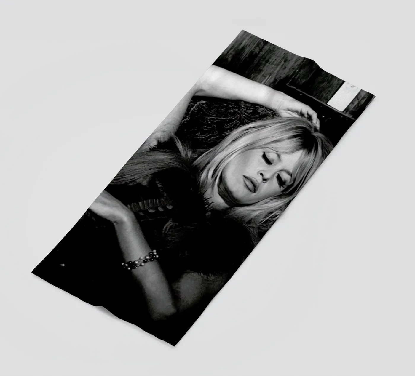 Brigitte Bardot 2 telo mare da Gallery Print and Art Limited