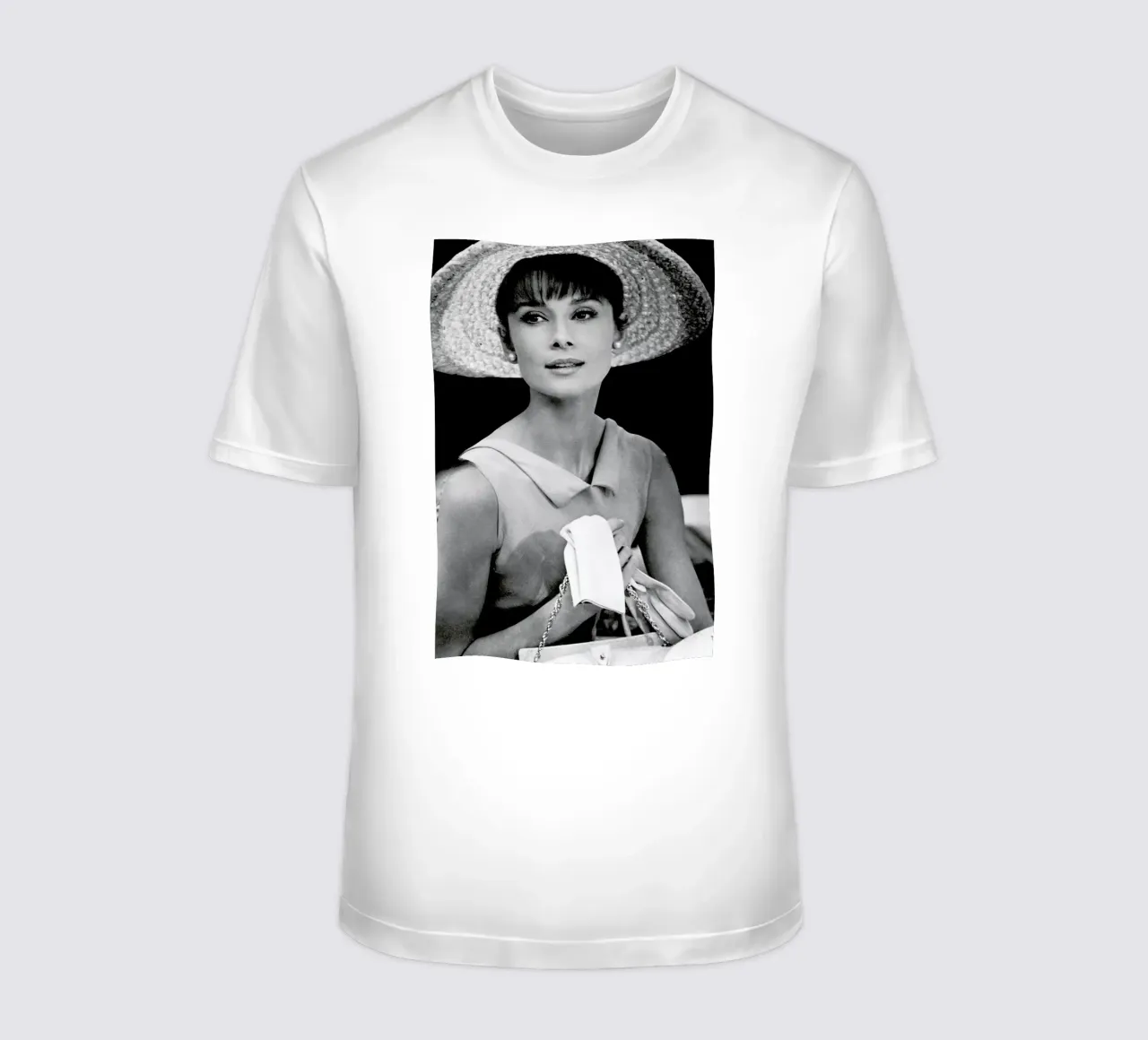 Audrey Hepburn 4 t-shirt da Gallery Print and Art Limited