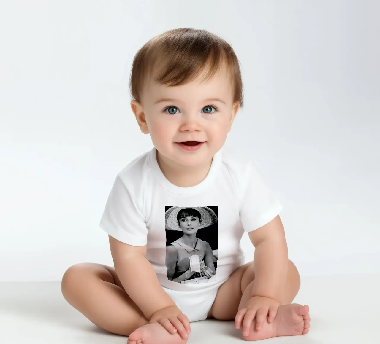 Audrey Hepburn 4 body neonato maniche corte da Gallery Print and Art Limited