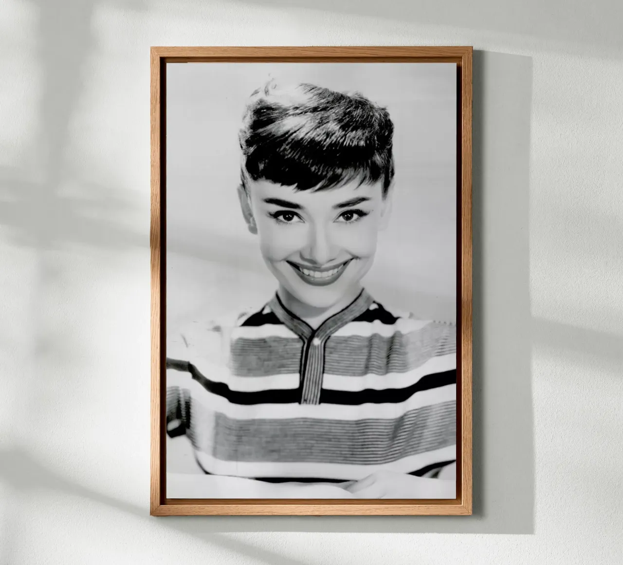 Audrey Hepburn 2 tela con Cornice a cassetta da Gallery Print and Art Limited