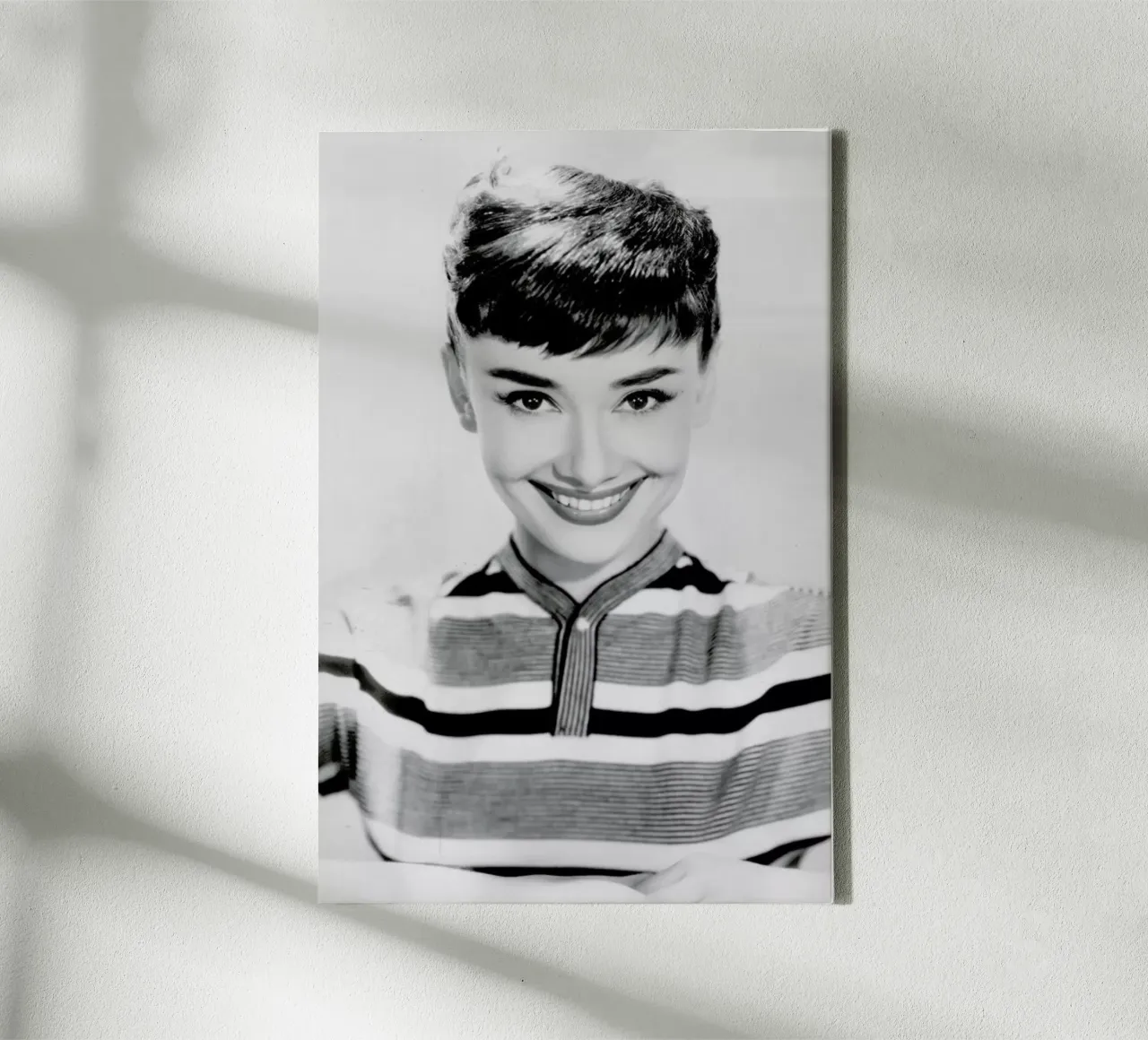 Audrey Hepburn 2 tela con Cornice a cassetta da Gallery Print and Art Limited