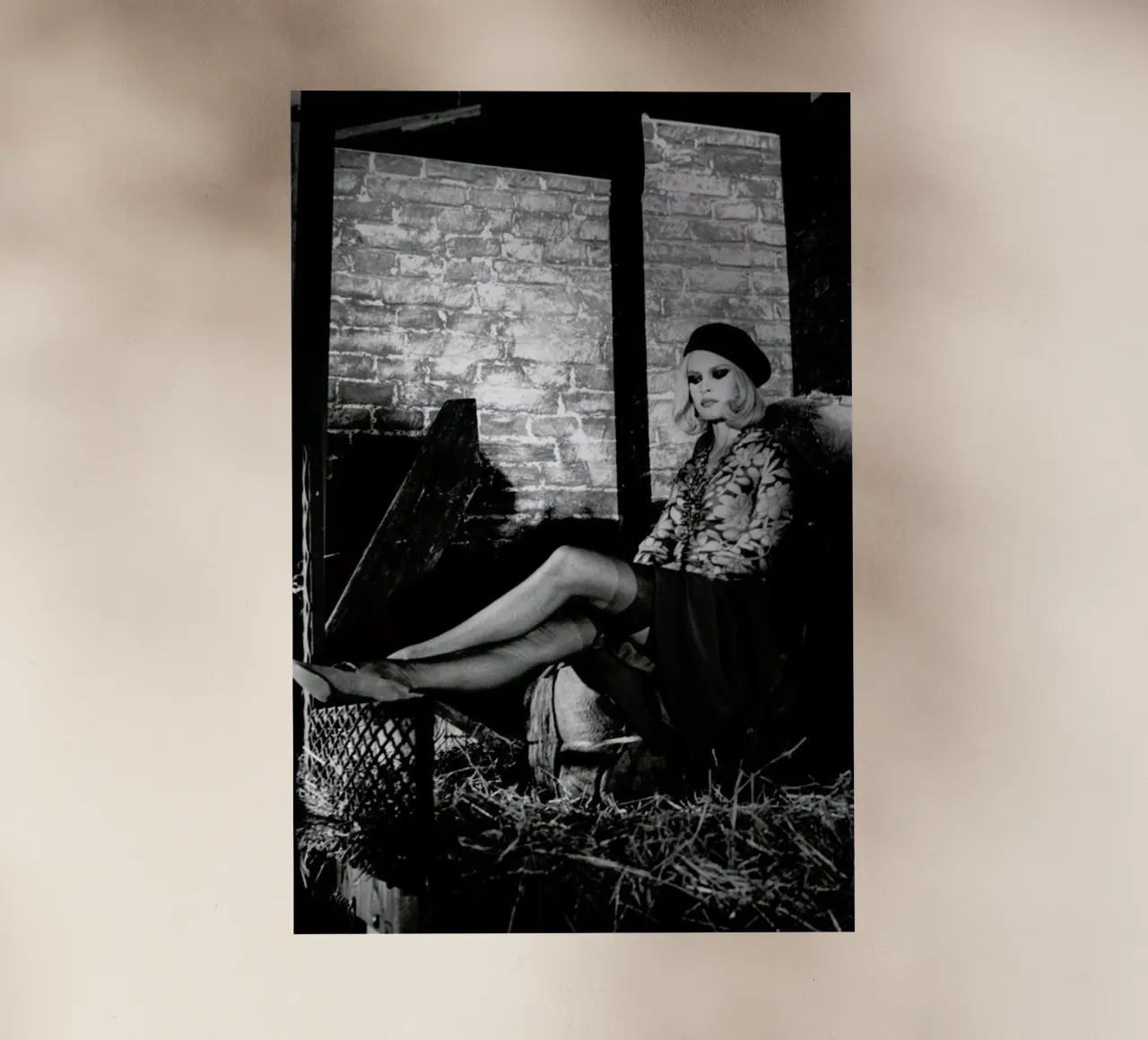 Brigitte Bardot - Bonnie And Clyde lámina retroiluminada de Gallery Print and Art Limited
