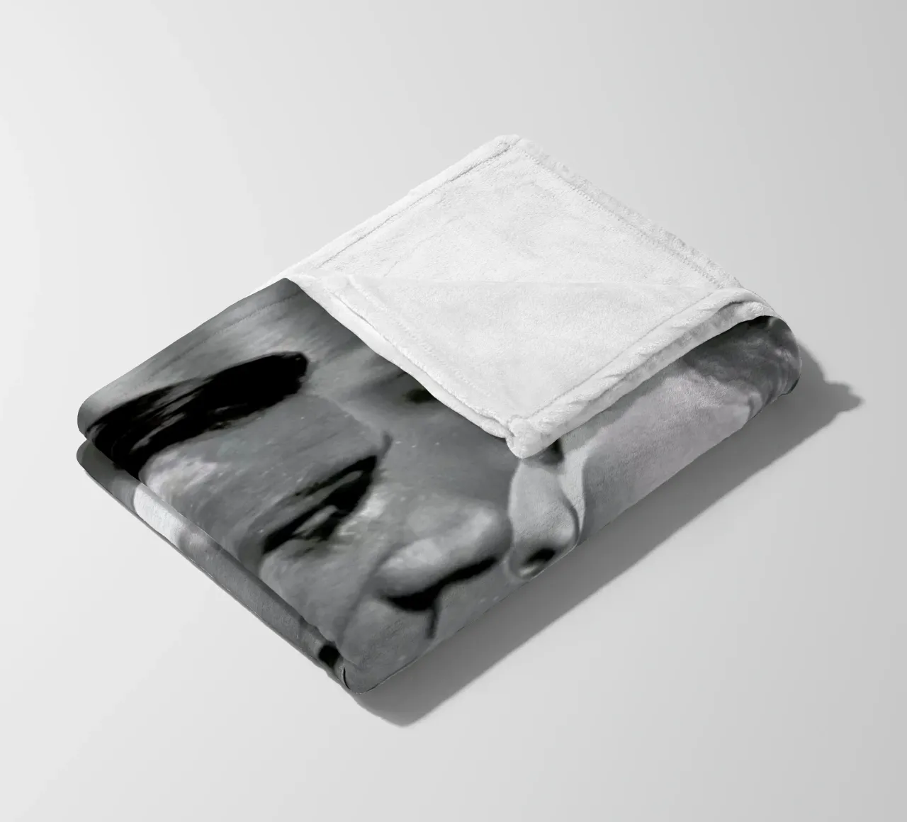 Sean Connery - From Russia with Love coperta in pile da Gallery Print and Art Limited