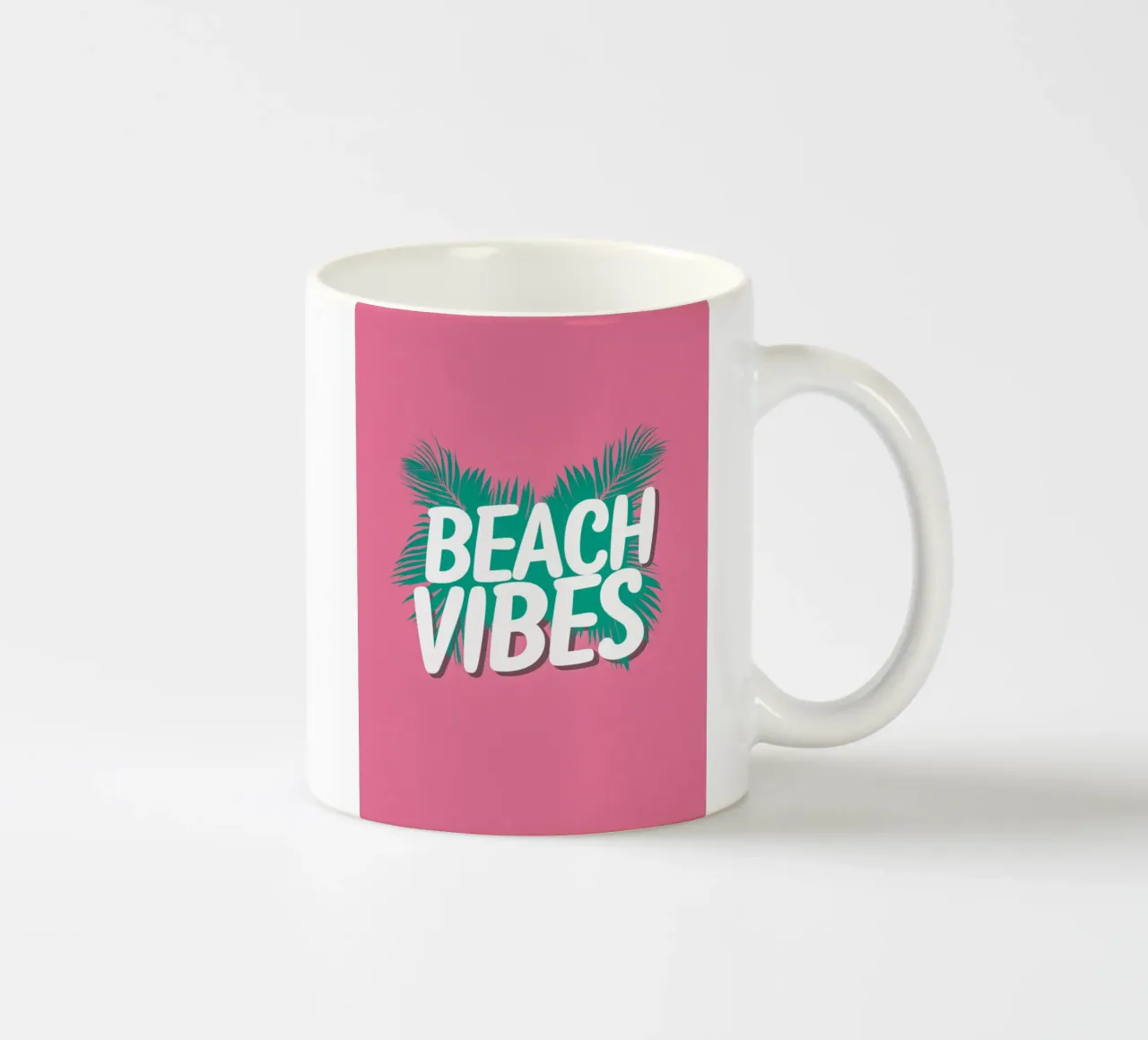 Beach Vibes love pink mug en céramique de Carinaprint