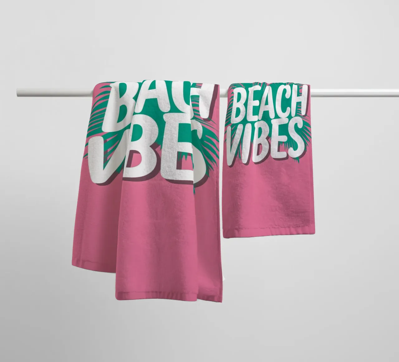 Beach Vibes lieben rosa Handtuch von Carinaprint