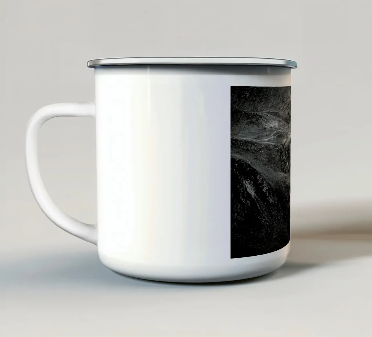 The Land tazza in smalto da Dustin Janko