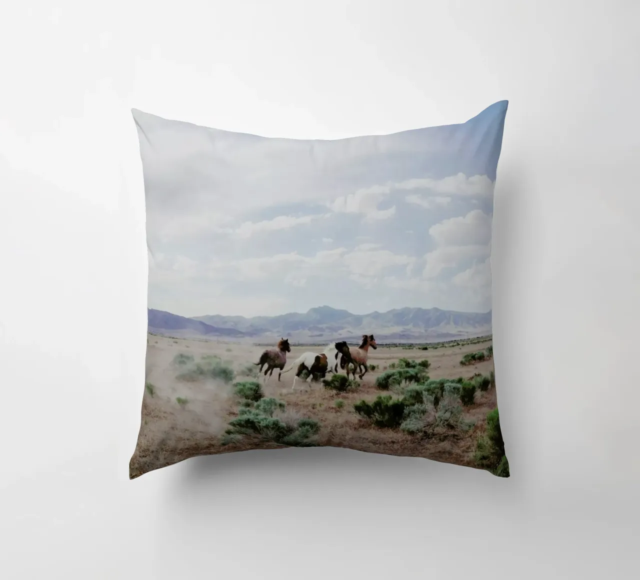 Running Horses cuscino da Kevin Russ