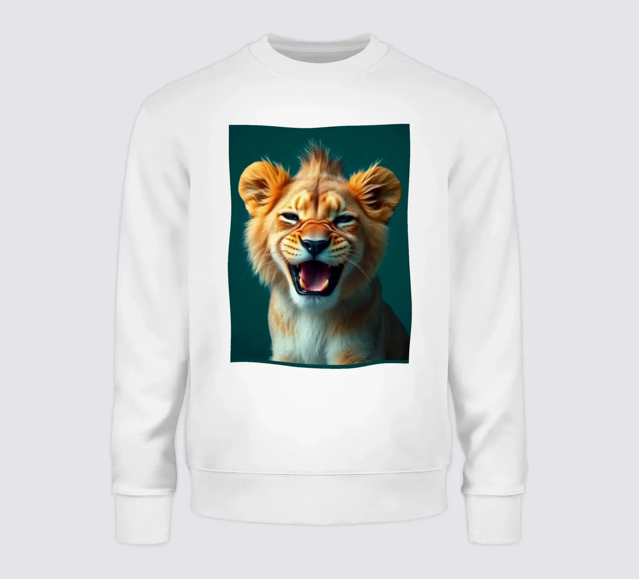 Leeuwenwelp toont speelse energie met een blije uitdrukking sweatshirt van DesignDoodle