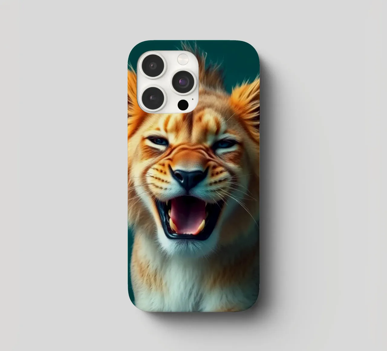 Leeuwenwelp toont speelse energie met een blije uitdrukking iphone hoesje van DesignDoodle