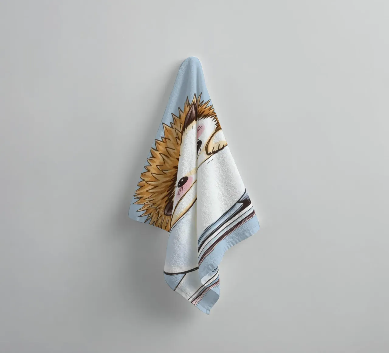Hérisson mignon assis dans une tasse à thé blanche avec une expression charmante serviette de bain de DesignDoodle