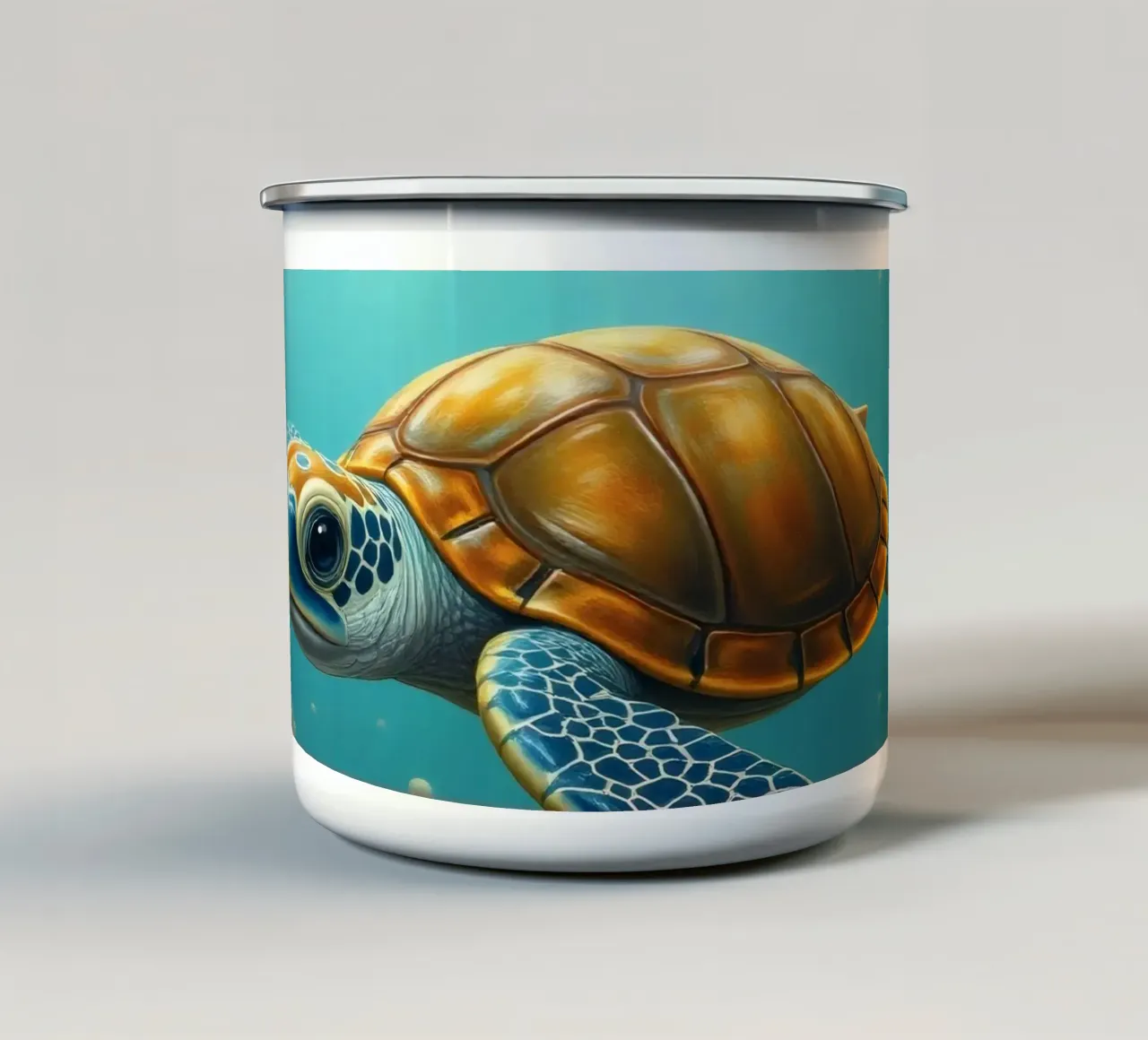 Une tortue de mer nage gracieusement dans un récif corallien dynamique mug en émail de DesignDoodle