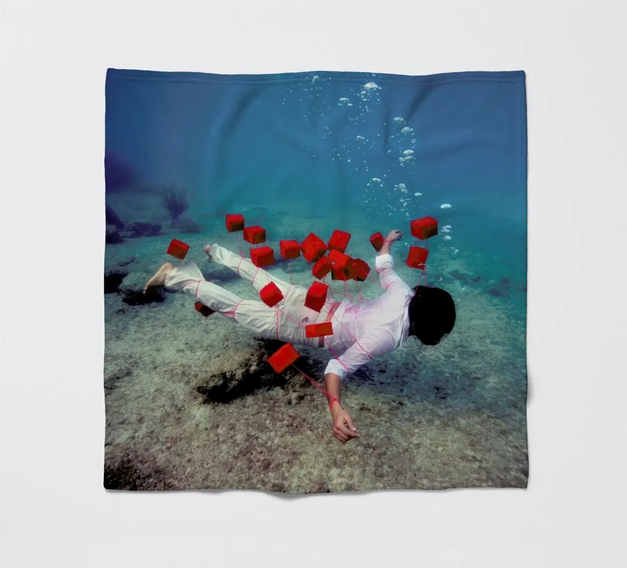 Red Squares coperta in pile da James Cooper