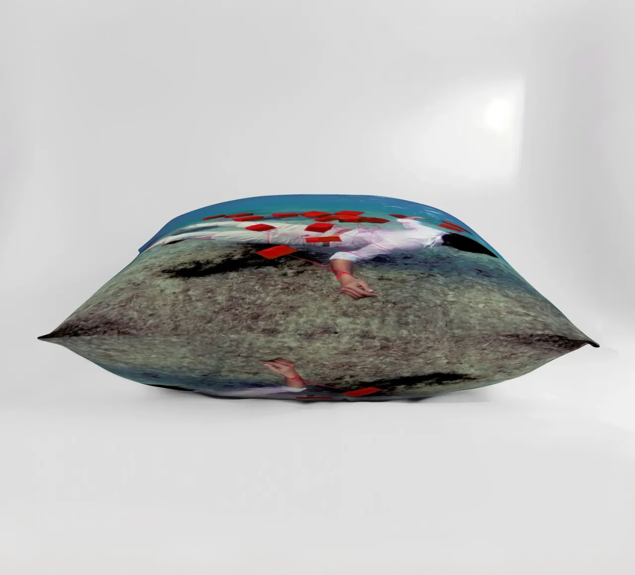 Red Squares cuscino da James Cooper