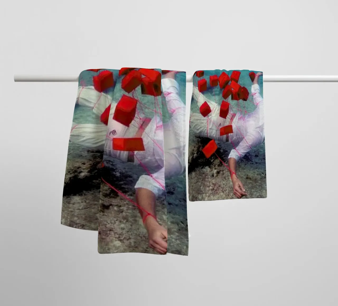 Red Squares asciugamano da bagno da James Cooper