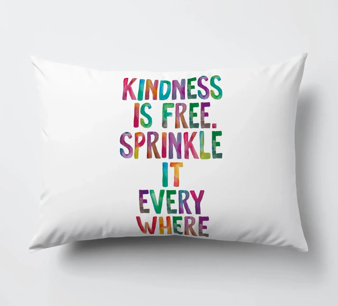 La gentilezza è gratuita, cospargetela ovunque Regenbogen Design cuscino da THE MOTIVATED TYPE