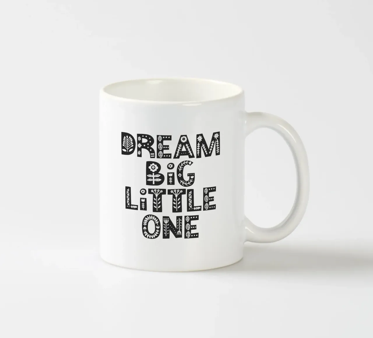 Sognare in grande piccolo Design scandinavo per la camera da letto dei bambini tazza in ceramica da THE MOTIVATED TYPE