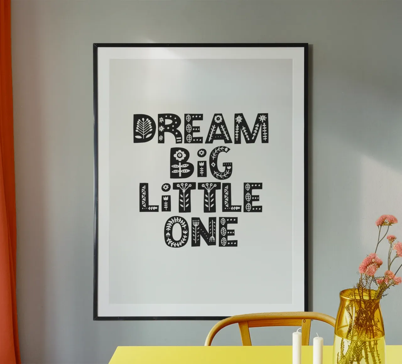 Sognare in grande piccolo Design scandinavo per la camera da letto dei bambini poster con telaio in legno da THE MOTIVATED TYPE