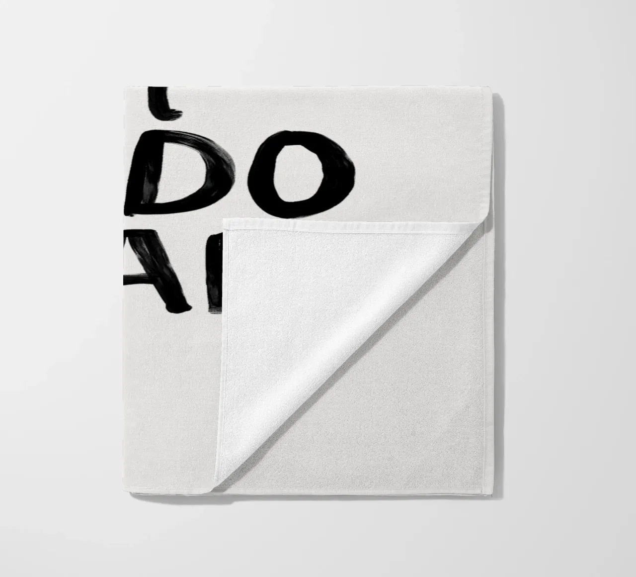 Va bene non fare tutto in bianco e nero tipografico telo mare da THE MOTIVATED TYPE