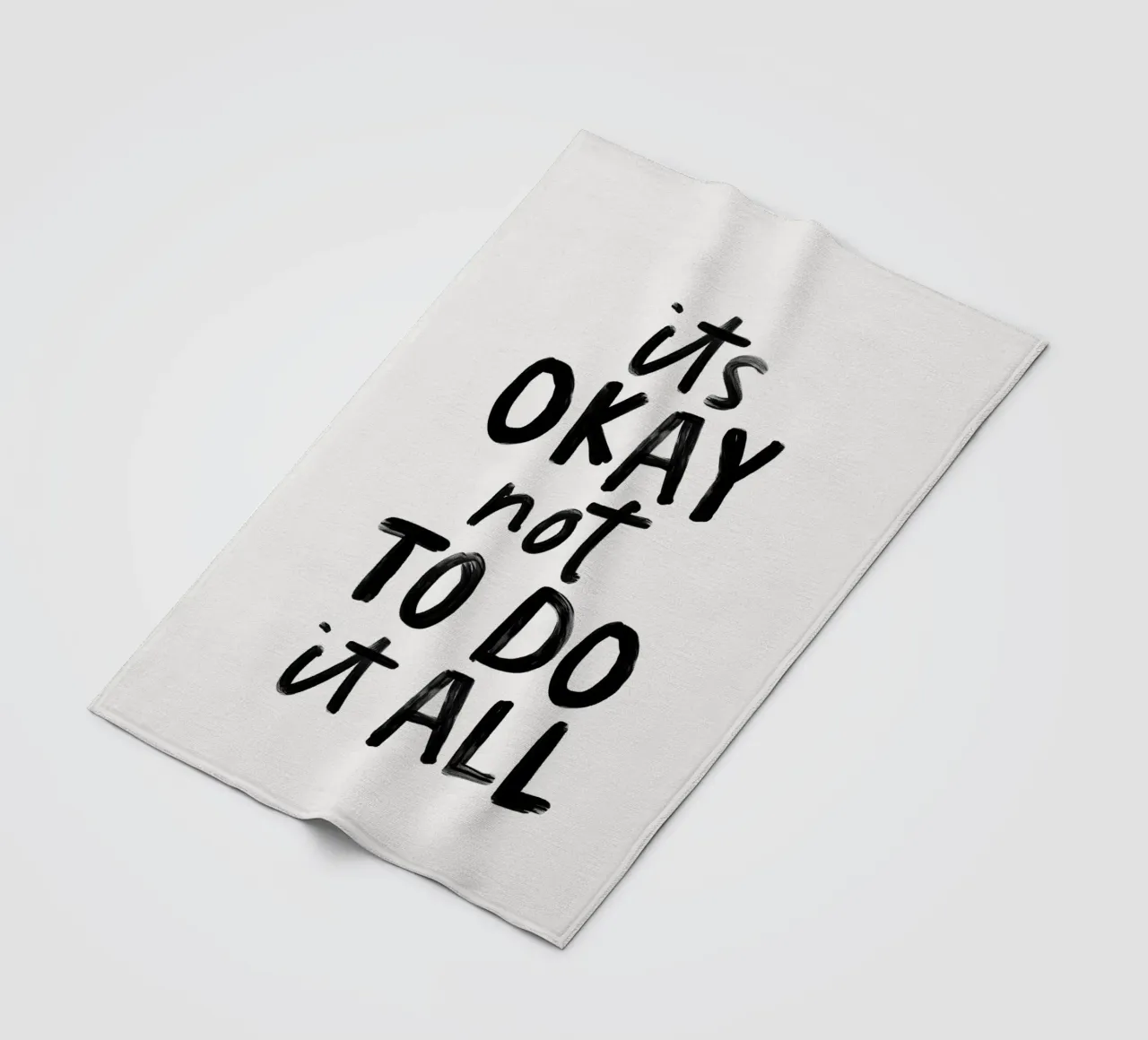 Va bene non fare tutto in bianco e nero tipografico coperta in pile da THE MOTIVATED TYPE