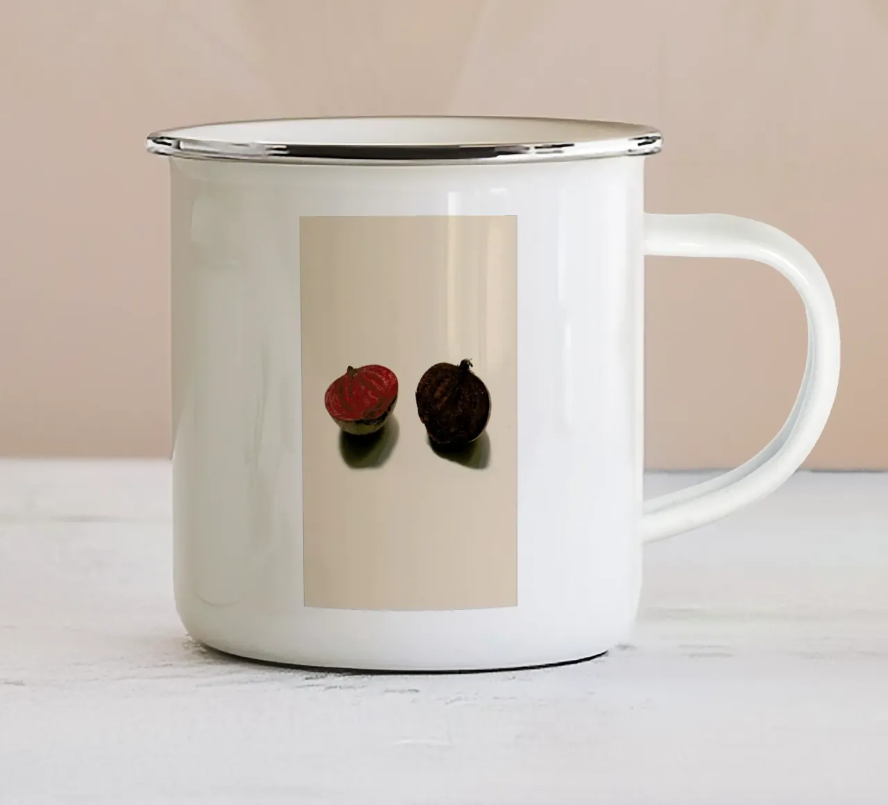 Red Beetroots tazza in smalto da Elena Veronese
