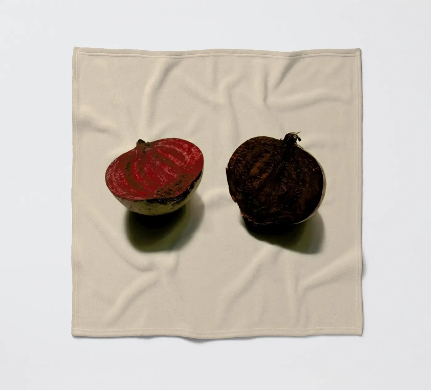 Red Beetroots Fleecedecke von Elena Veronese