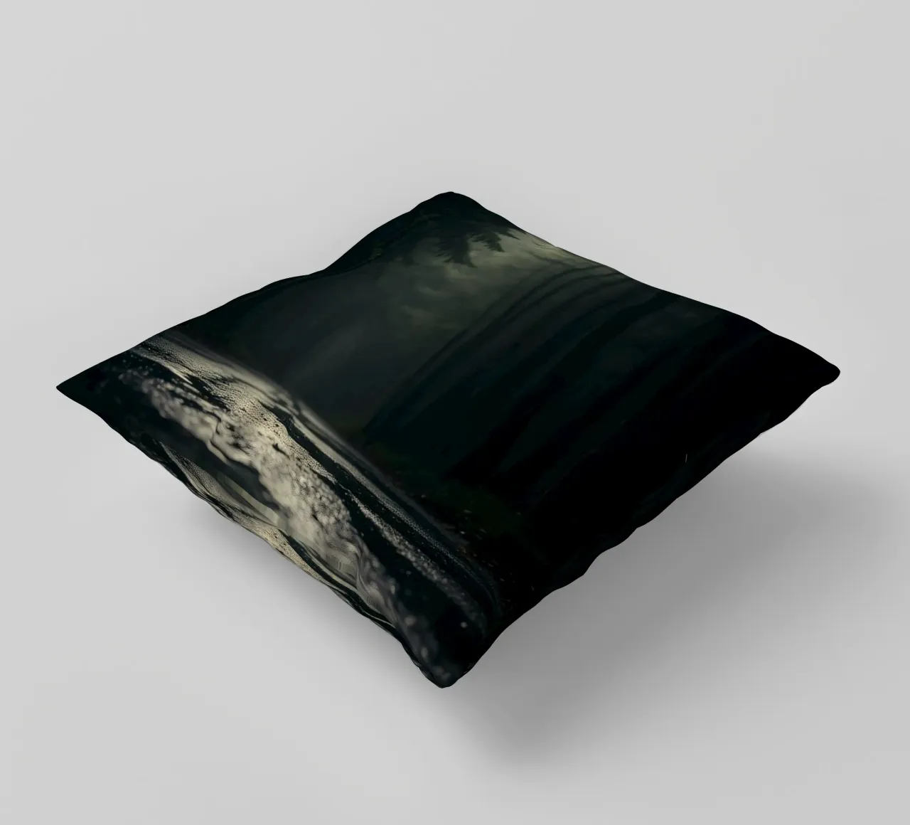 Chemin forestier brumeux avec une lumière douce filtrant à travers les grands arbres coussin de DesignDoodle