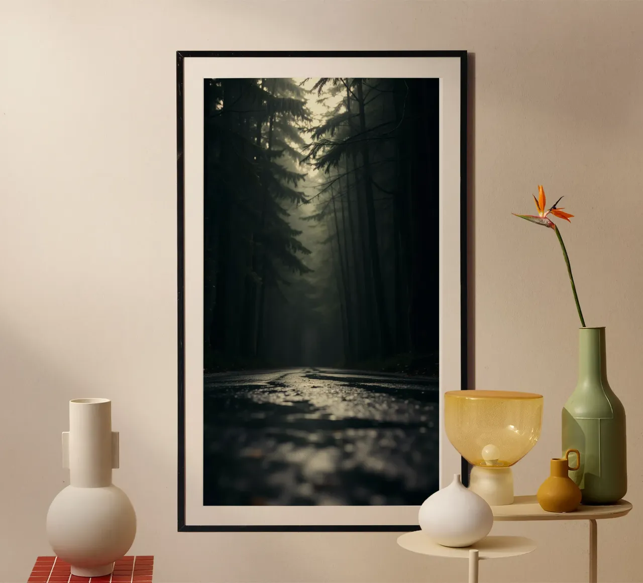 Chemin forestier brumeux avec une lumière douce filtrant à travers les grands arbres poster de DesignDoodle
