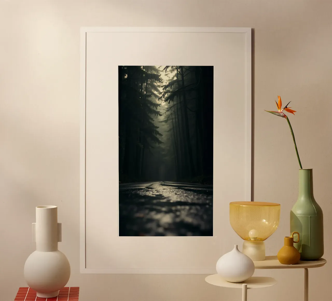 Chemin forestier brumeux avec une lumière douce filtrant à travers les grands arbres poster de DesignDoodle