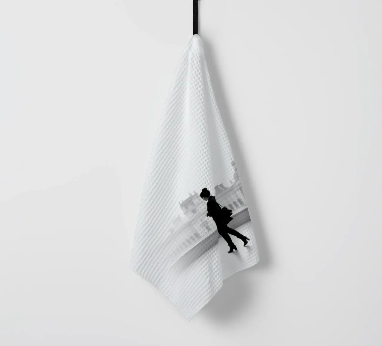 Elegante silhouette di una persona che cammina in città canovaccio da cucina da DesignDoodle