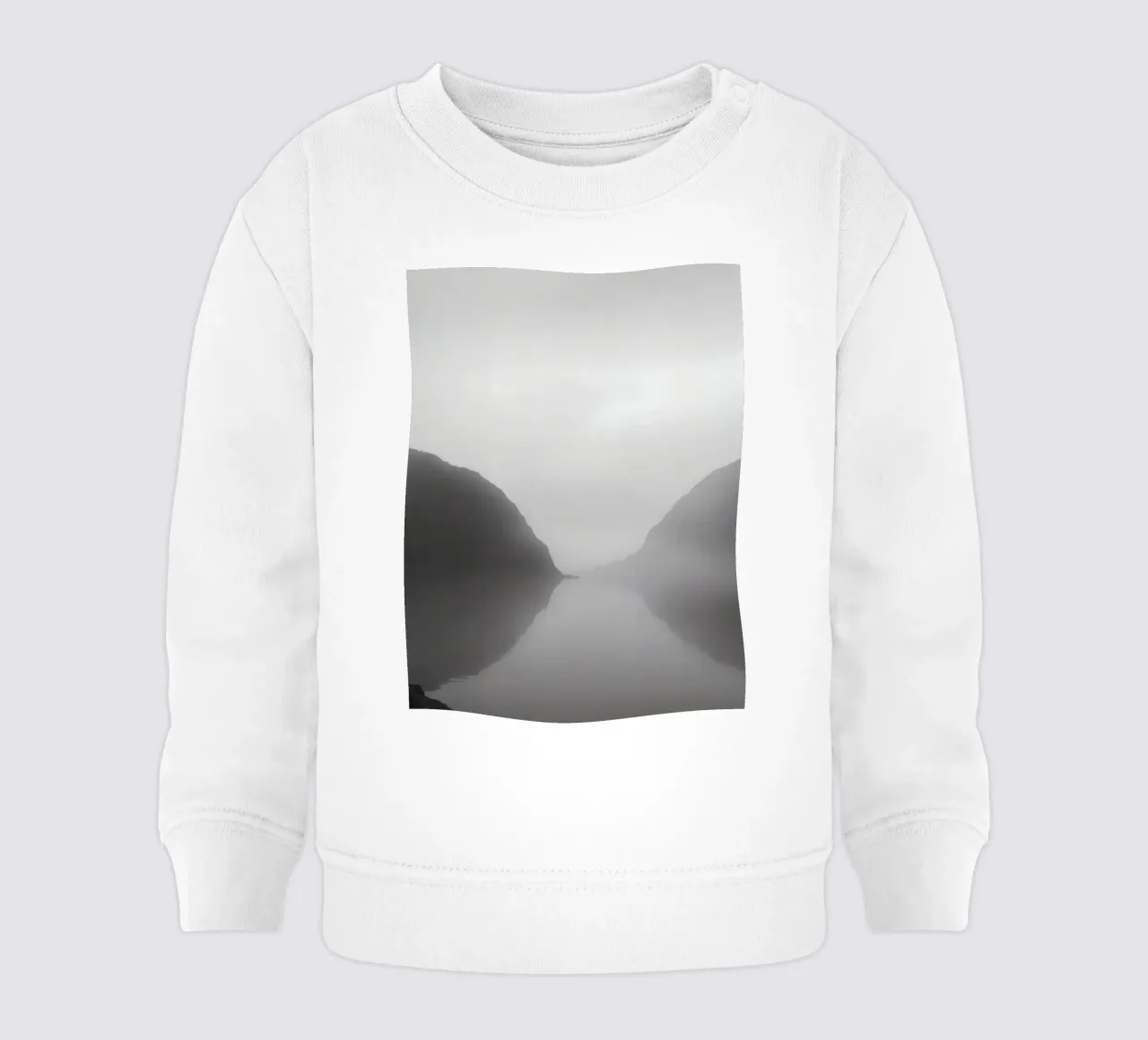 Paysage de montagne brumeux avec des eaux calmes se reflétant sweat pour bébé de DesignDoodle