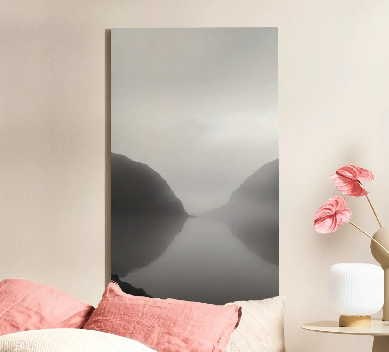 Mistig berglandschap met kalm water dat reflecteert canvas met Baklijst van DesignDoodle