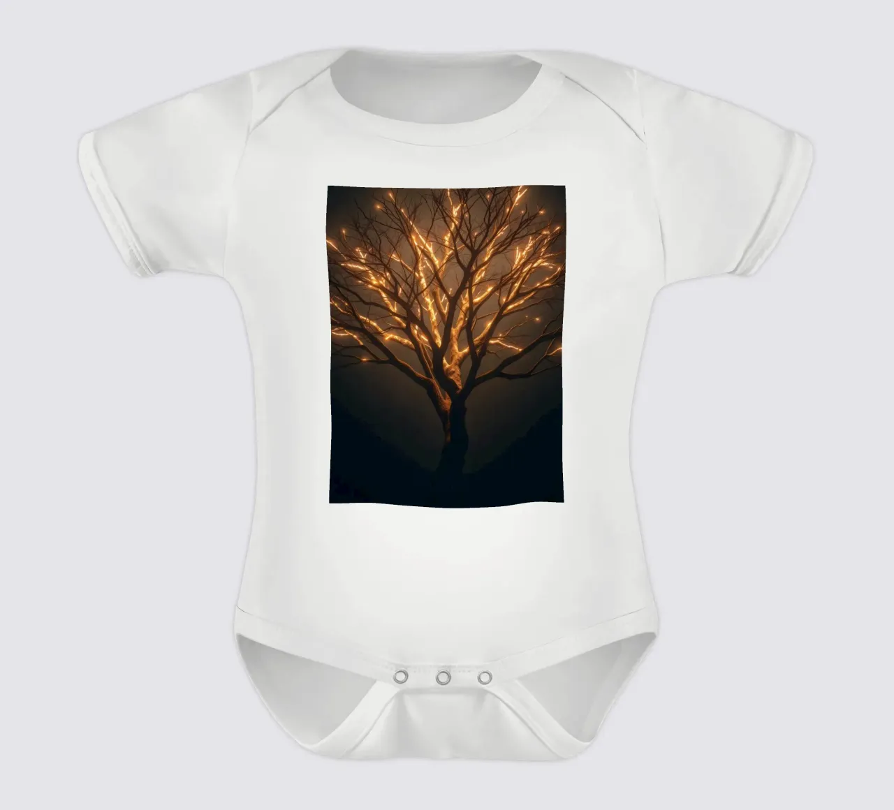 Hell beleuchtete Baumzweige schaffen eine fesselnde Abstraktion Kurzarm Babybody von DesignDoodle