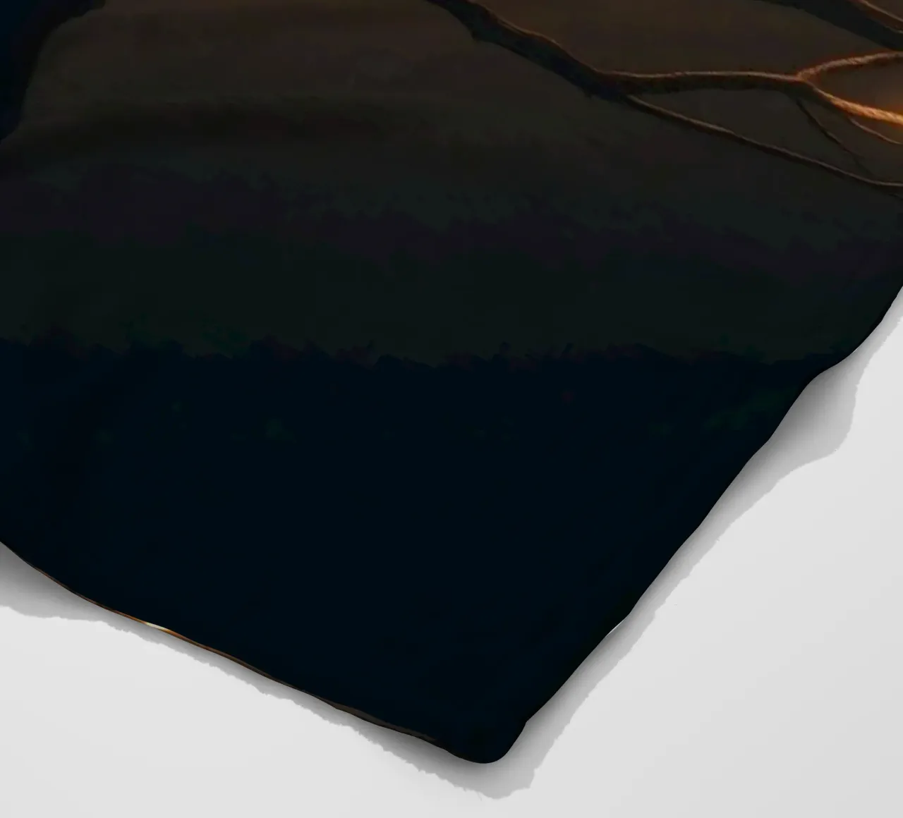 I rami di un albero illuminati creano un astratto accattivante coperta in pile da DesignDoodle