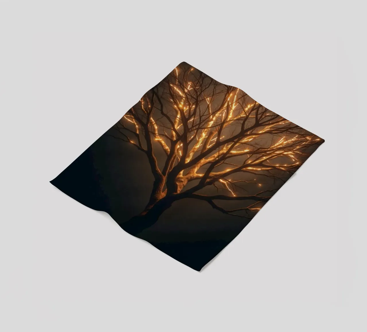 I rami di un albero illuminati creano un astratto accattivante coperta in pile da DesignDoodle