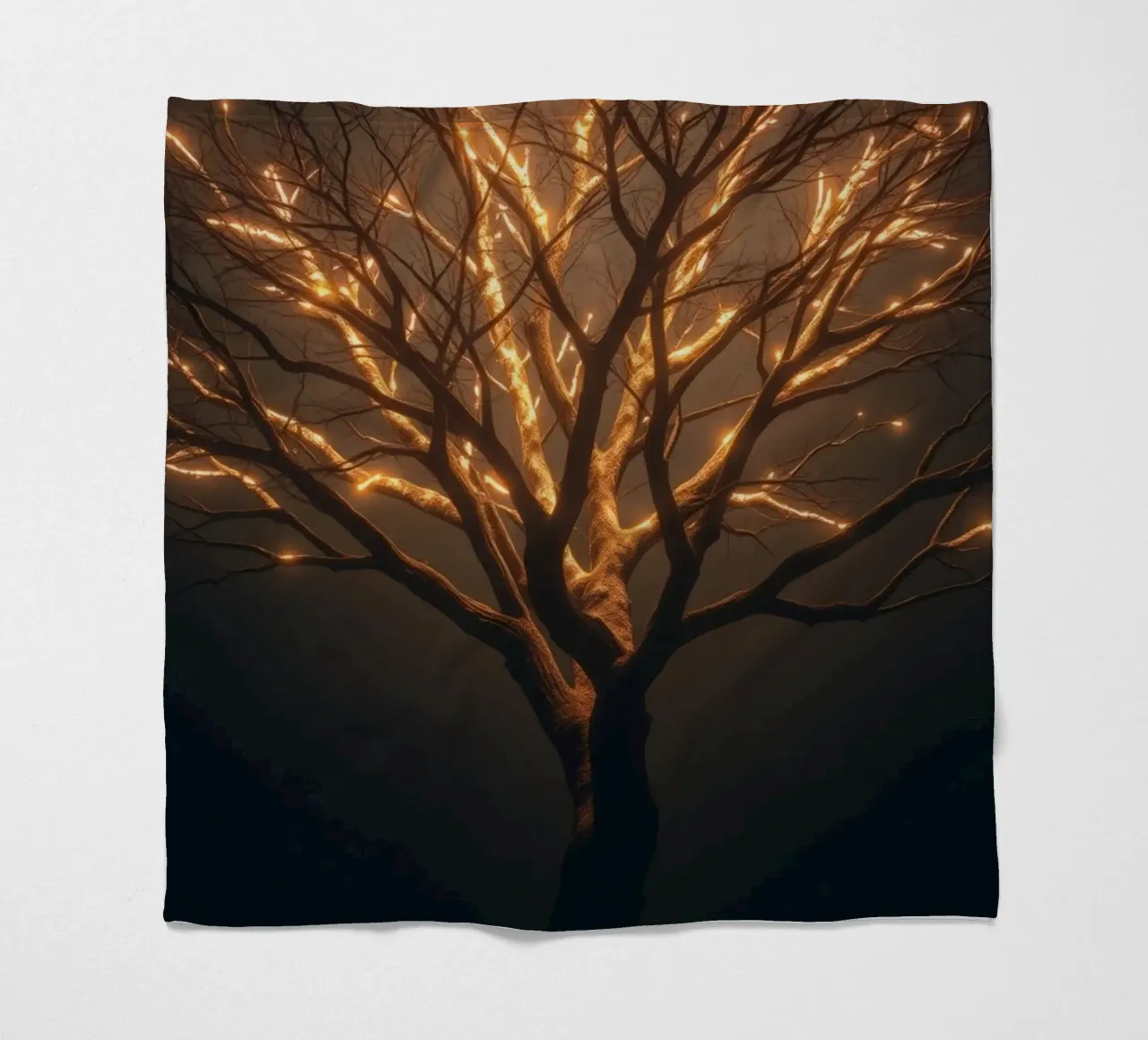 I rami di un albero illuminati creano un astratto accattivante coperta in pile da DesignDoodle