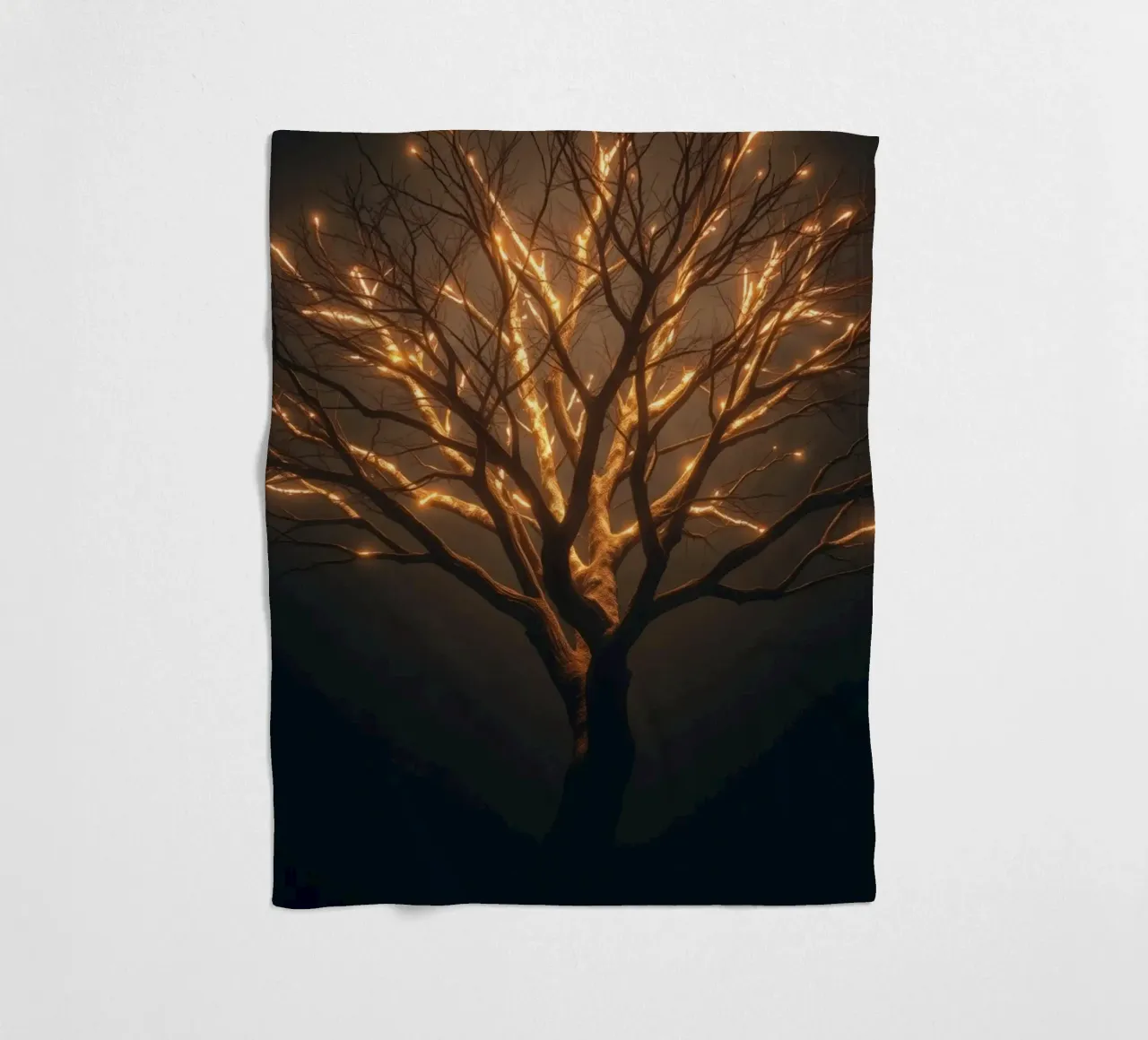 I rami di un albero illuminati creano un astratto accattivante coperta in pile da DesignDoodle