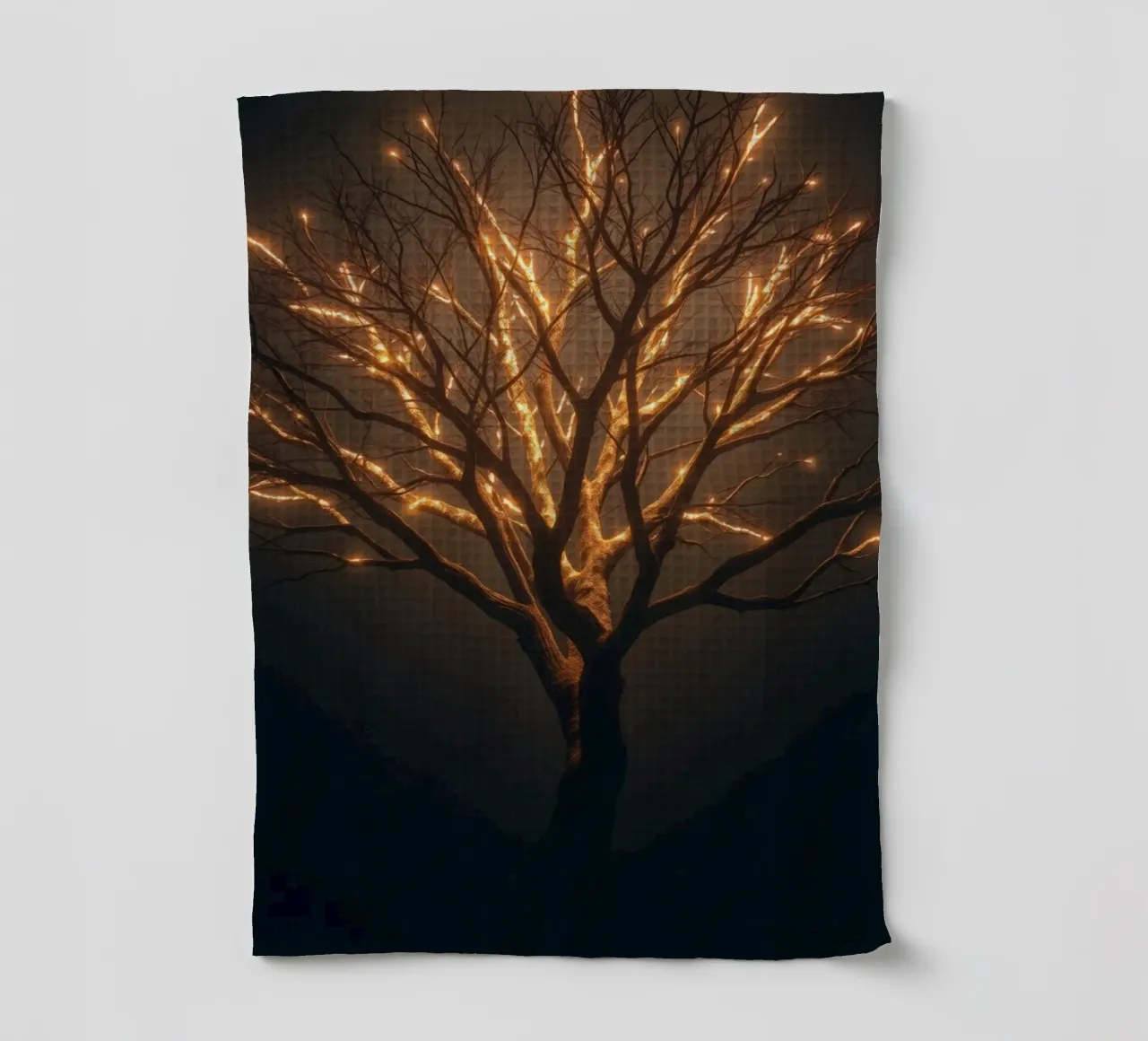 Hell beleuchtete Baumzweige schaffen eine fesselnde Abstraktion Geschirrtuch von DesignDoodle