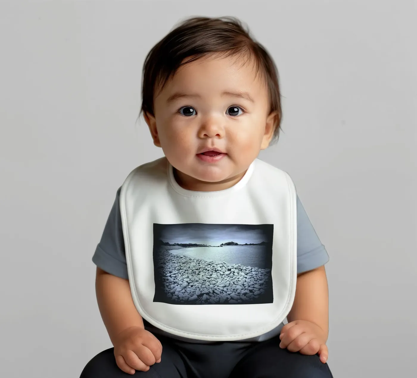 BW28 baby bib by Thierry vobmann photography