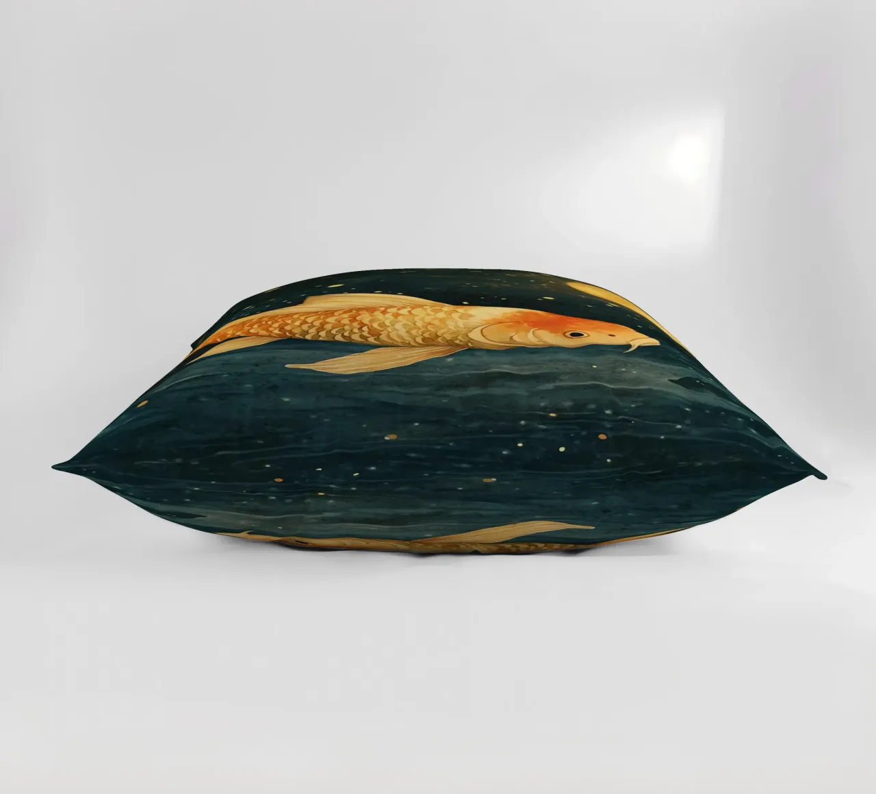 Carpa dorata al chiaro di luna cuscino da Théïa's Fantasia World