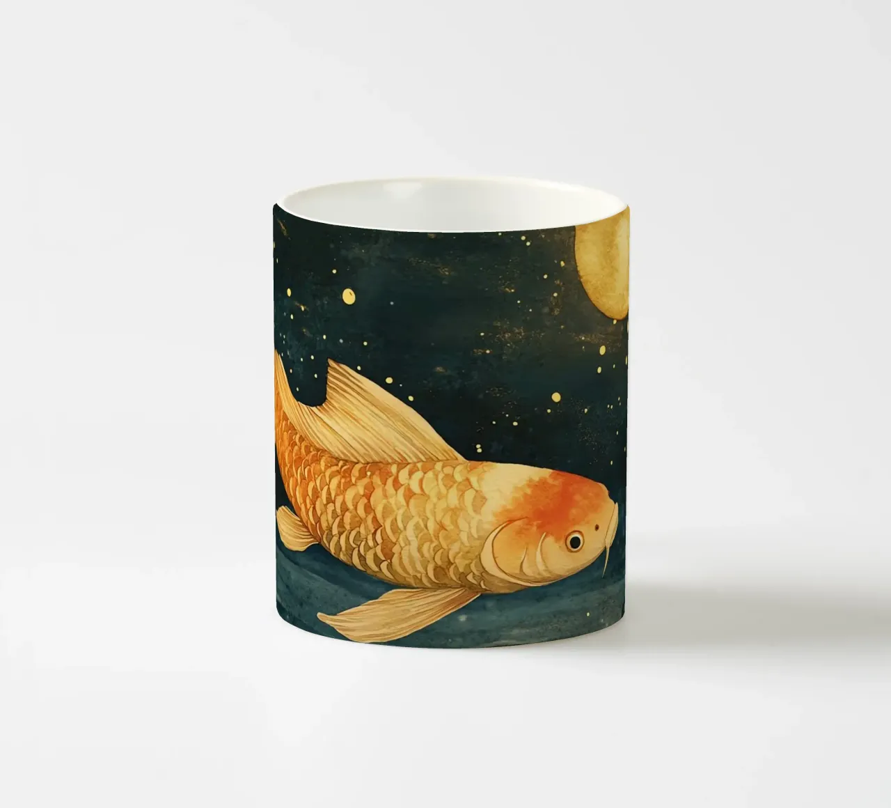 Carpa dorata al chiaro di luna tazza in ceramica da Théïa's Fantasia World