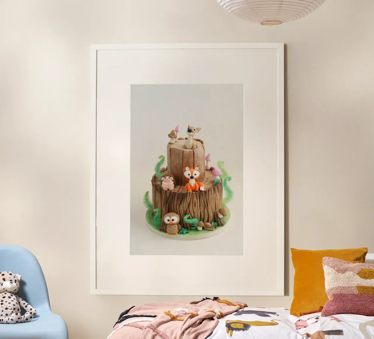 Torta con animali del bosco e creature della foresta poster con telaio in plastica da foodphotolove